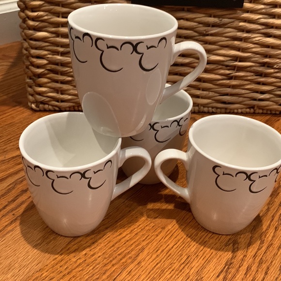 Disney set of 4 Mickey Mouse coffee cups - Picture 8 of 12